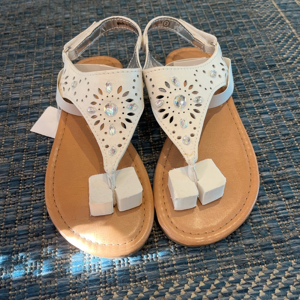 American Eagle By Payless White and Tan Kids Sandals